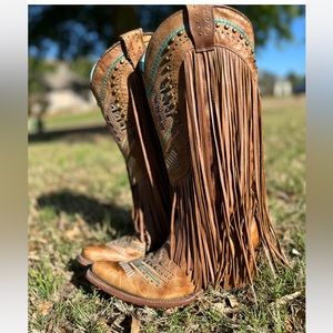 Coral size 7 fringe boots